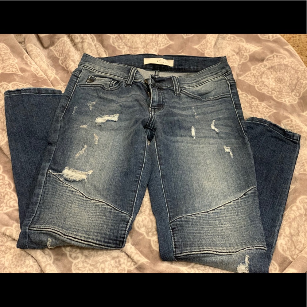 Super cute, slightly distressed skinny jeans